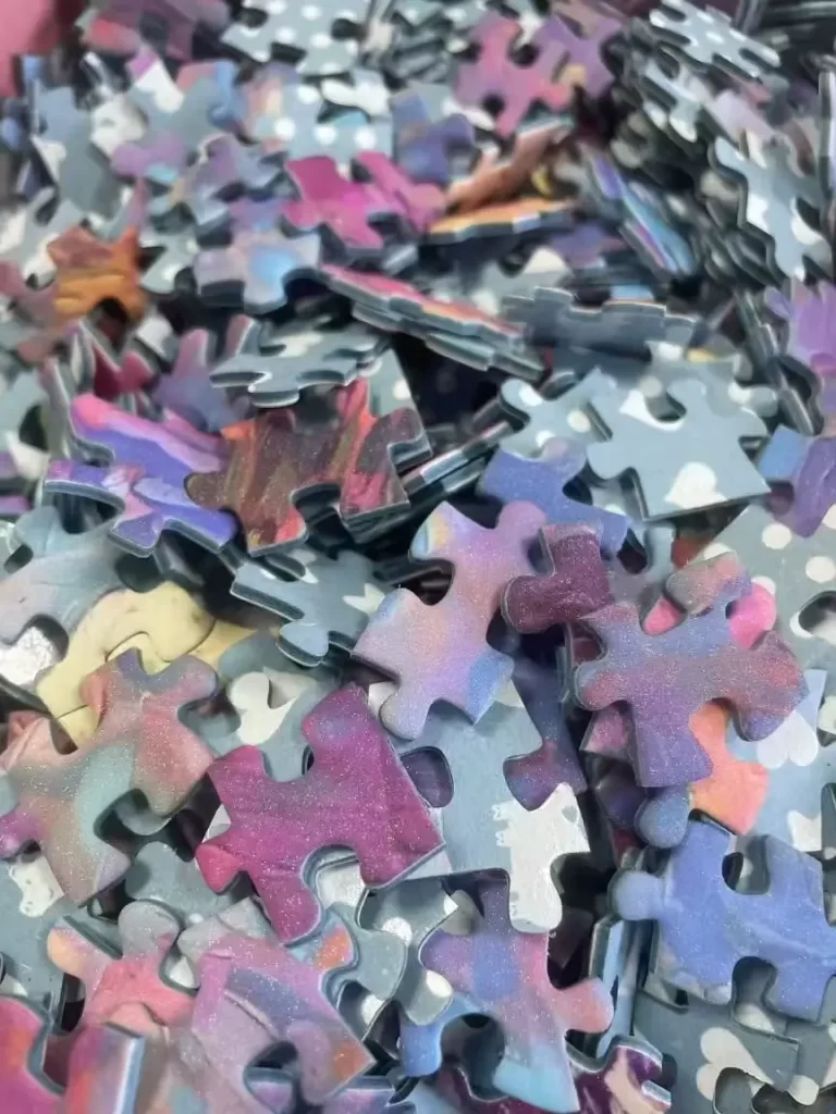 Blue-core-gray-and-white-cardboard-materials-for-custom-jigsaw-puzzles